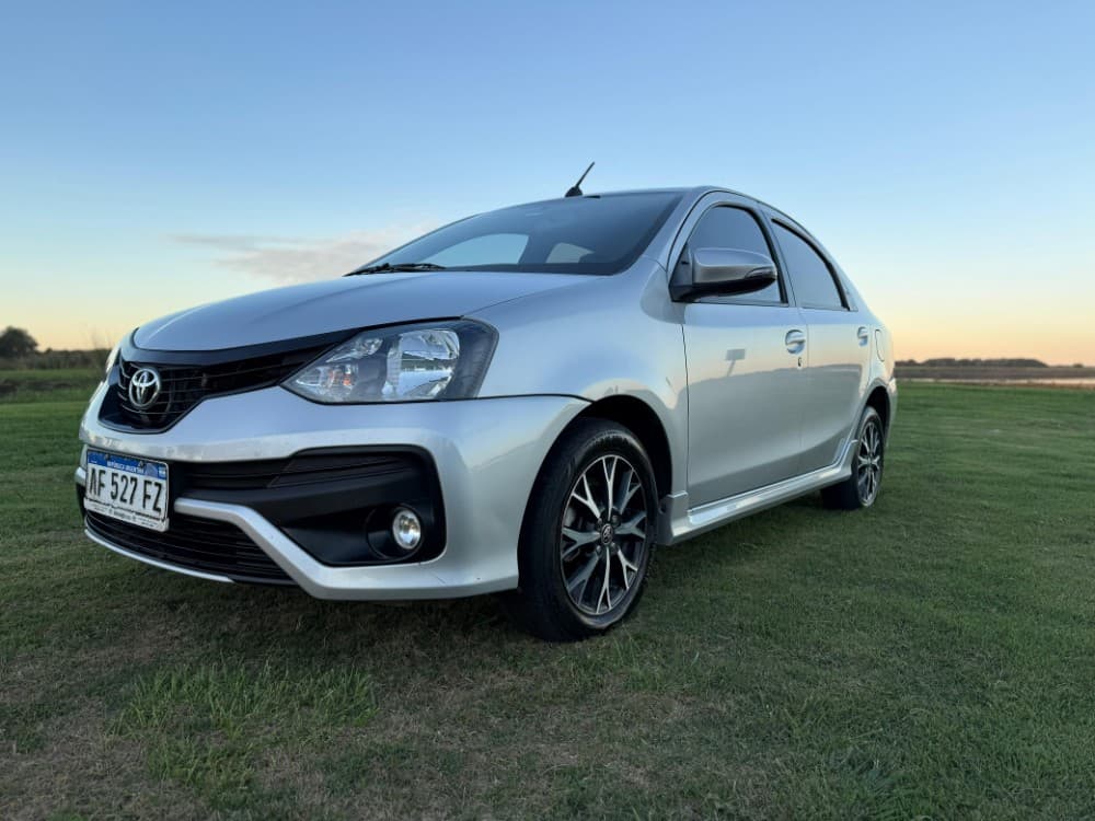 Toyota ETIOS XLS PACK 4 PUERTAS
